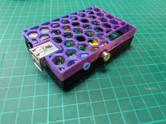 Raspberry Pi 1 Model B Case: Big Hex Vent Edition