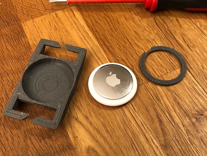 Support AirTag MOLLE et sangle universelle 25 mm / Apple AirTag MOLLE and Universal 25 mm Webbing Mount
