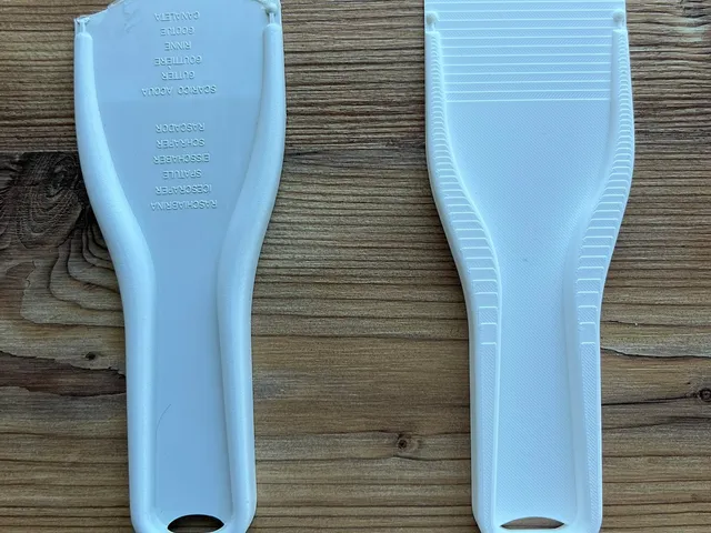 Ice-Scraper/Water-Drain