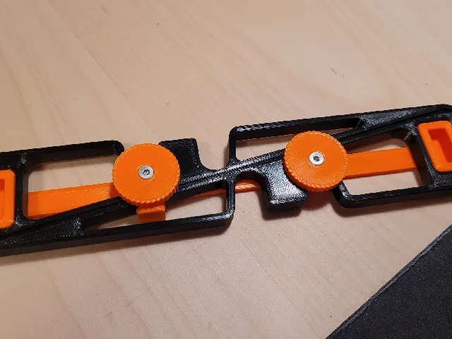 Portable laptop stand - screw locking mechanism