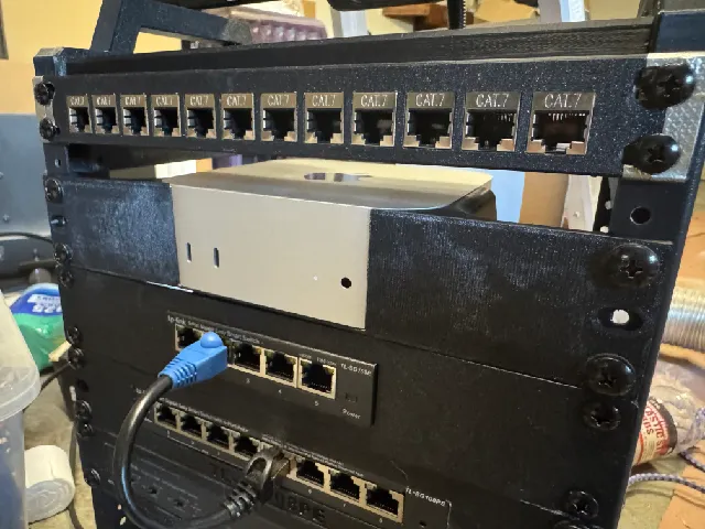 M4 Mac Mini 10 Inch Rack 1U Front (1.3U Rear)