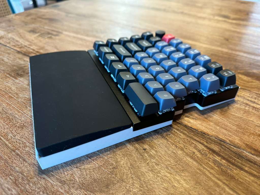 Keychron Q11 Keyboard and Wrist Rest Zero-Tilt Carriage