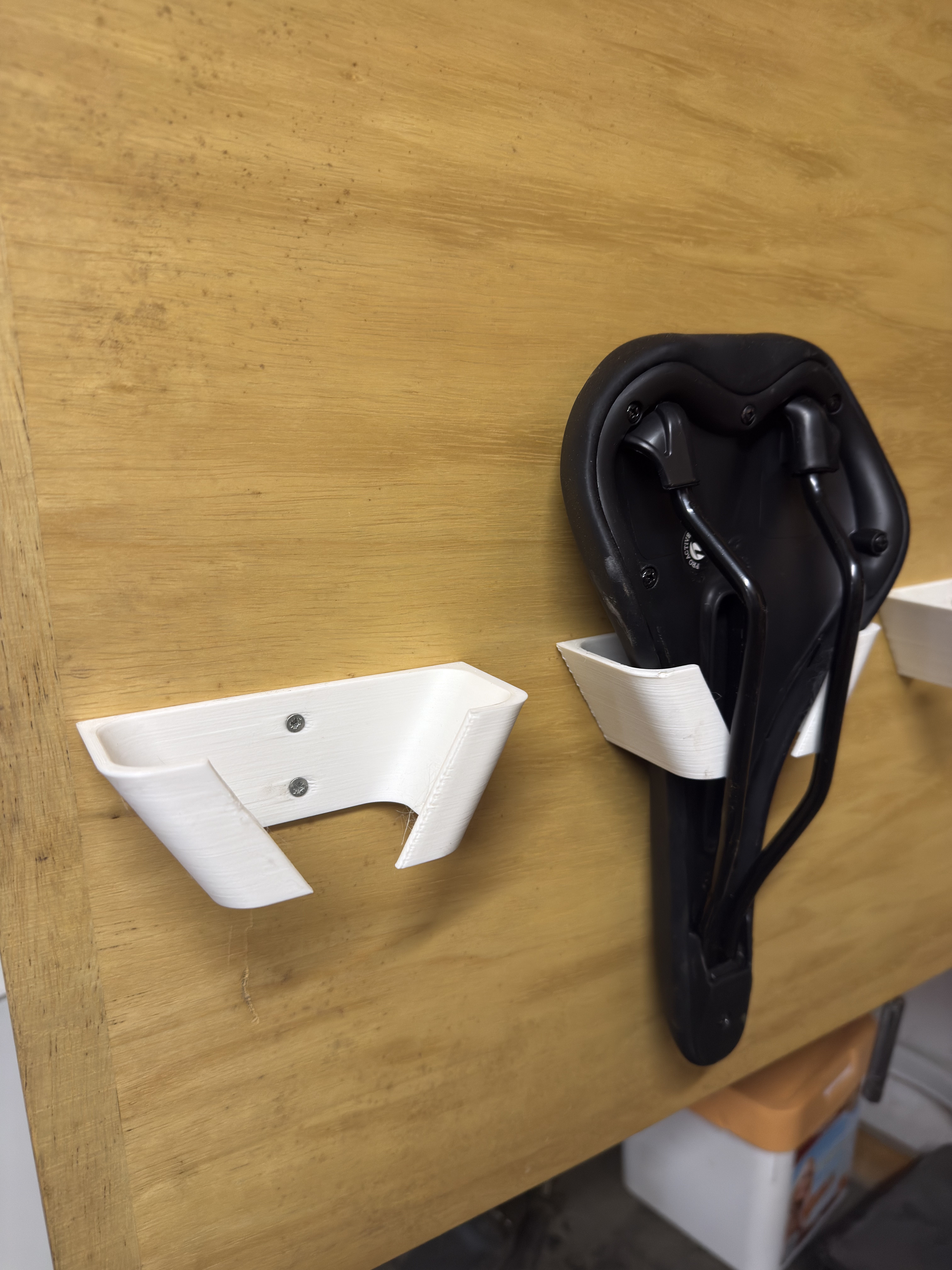 Saddle Holder