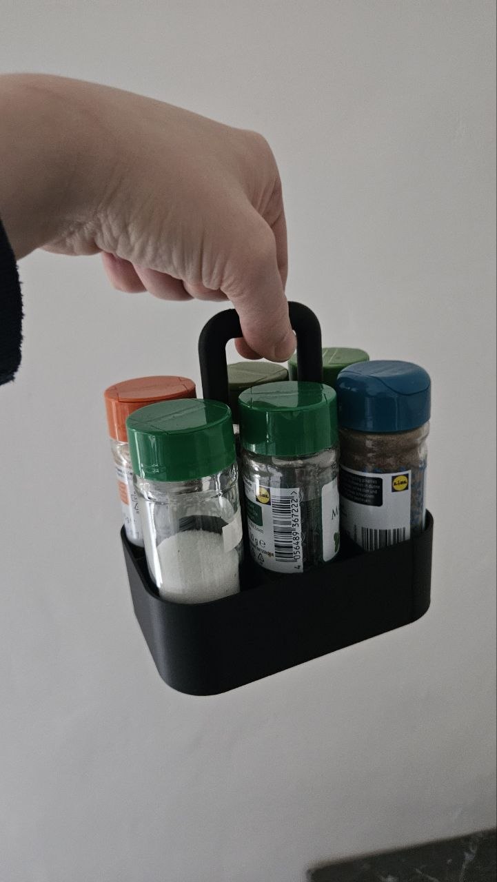 Spice basket