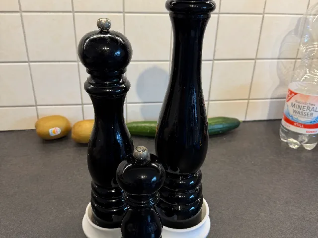 Untersetzer für drei Gewürzmühlen / Coaster for three spice mills