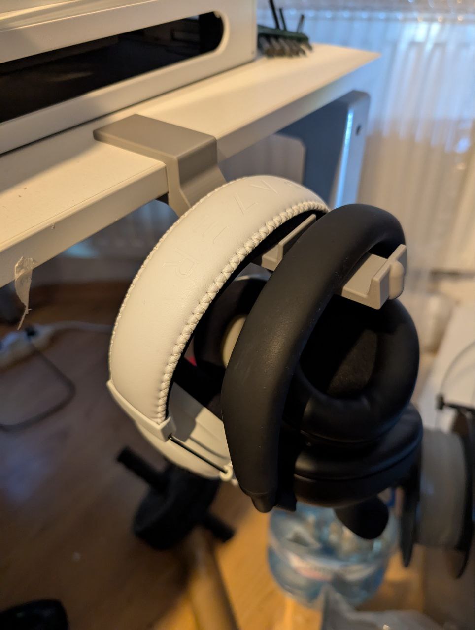 Desk headphones hanger/holder for two headphones