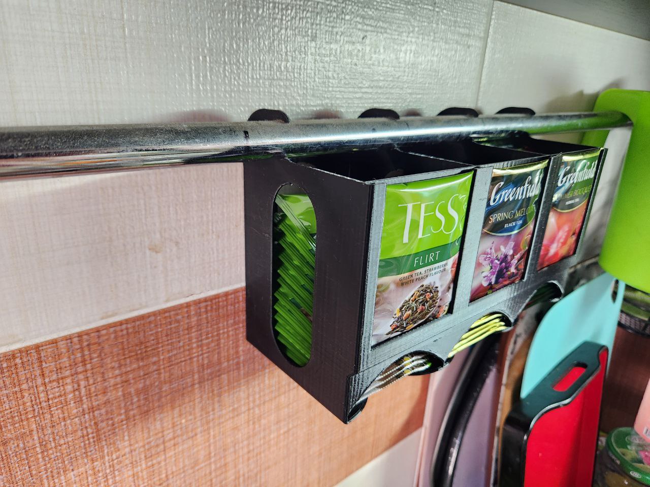 Tea bag holder on kitchen rails