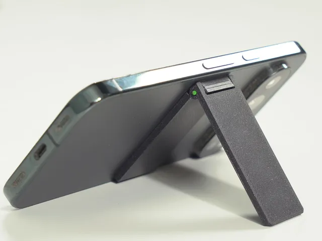 Compact Magsafe Stand