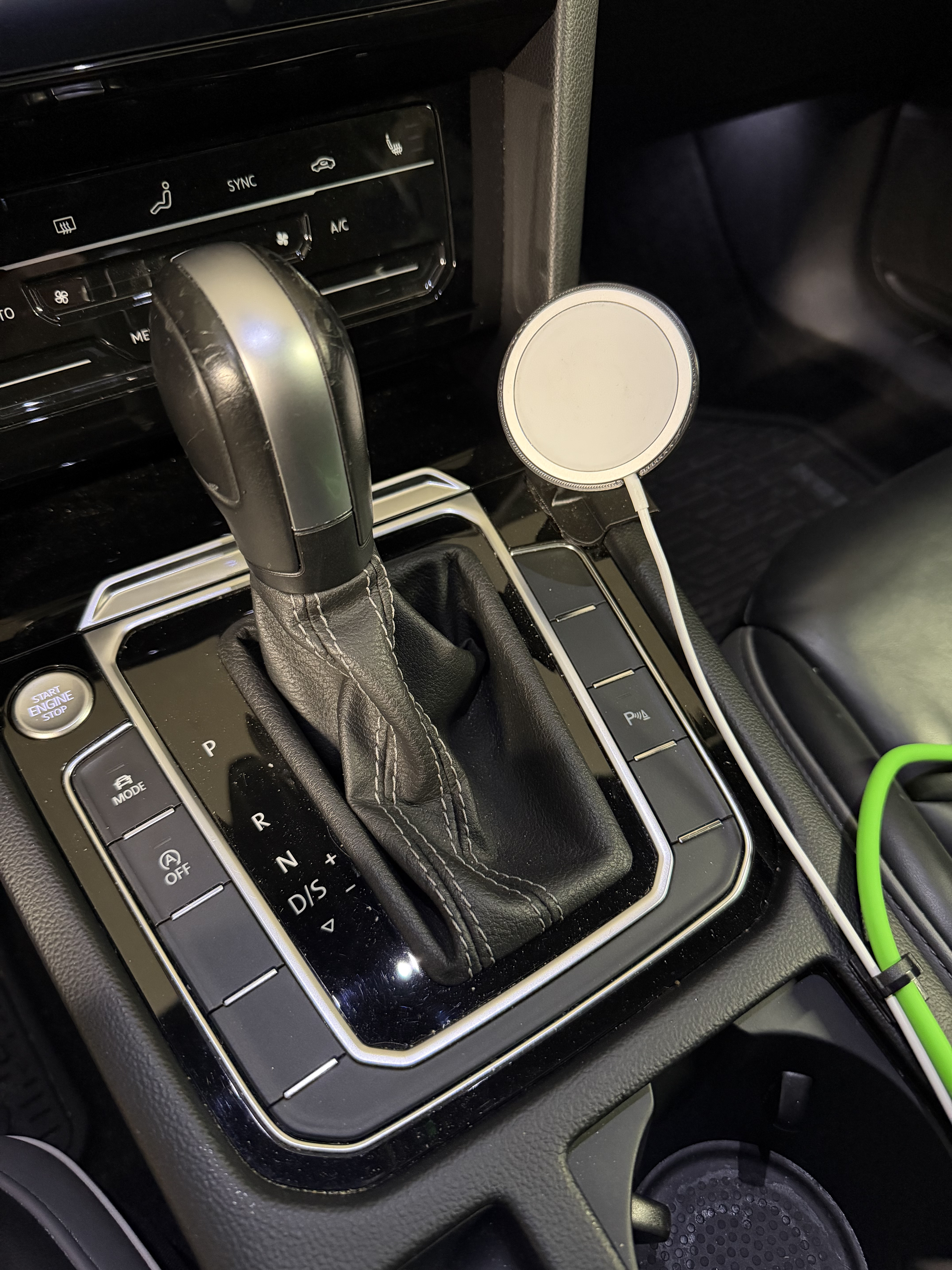 2022 Arteon Phone Mount Apple Magsafe 3D model