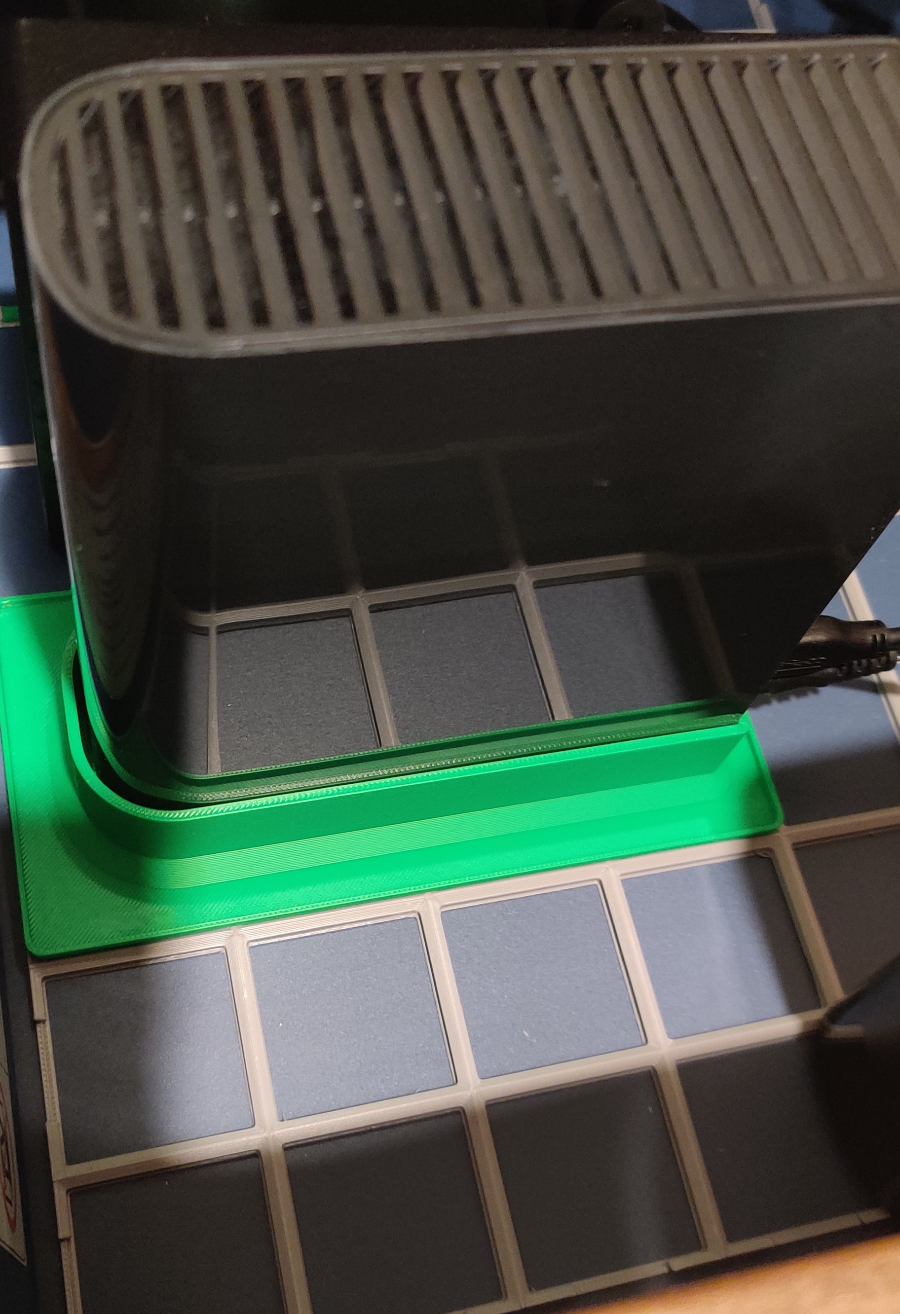 WD Elements stand with gridfinity base — thumbnail 2