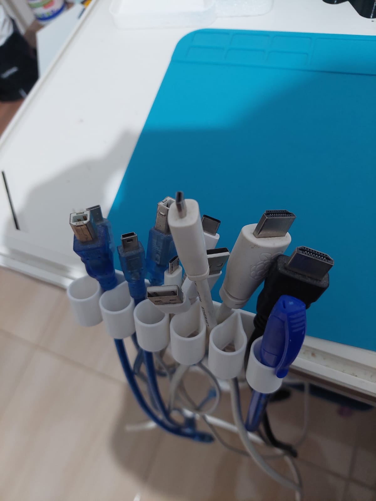 Miniatura 2 do modelo 3D Cables Holder