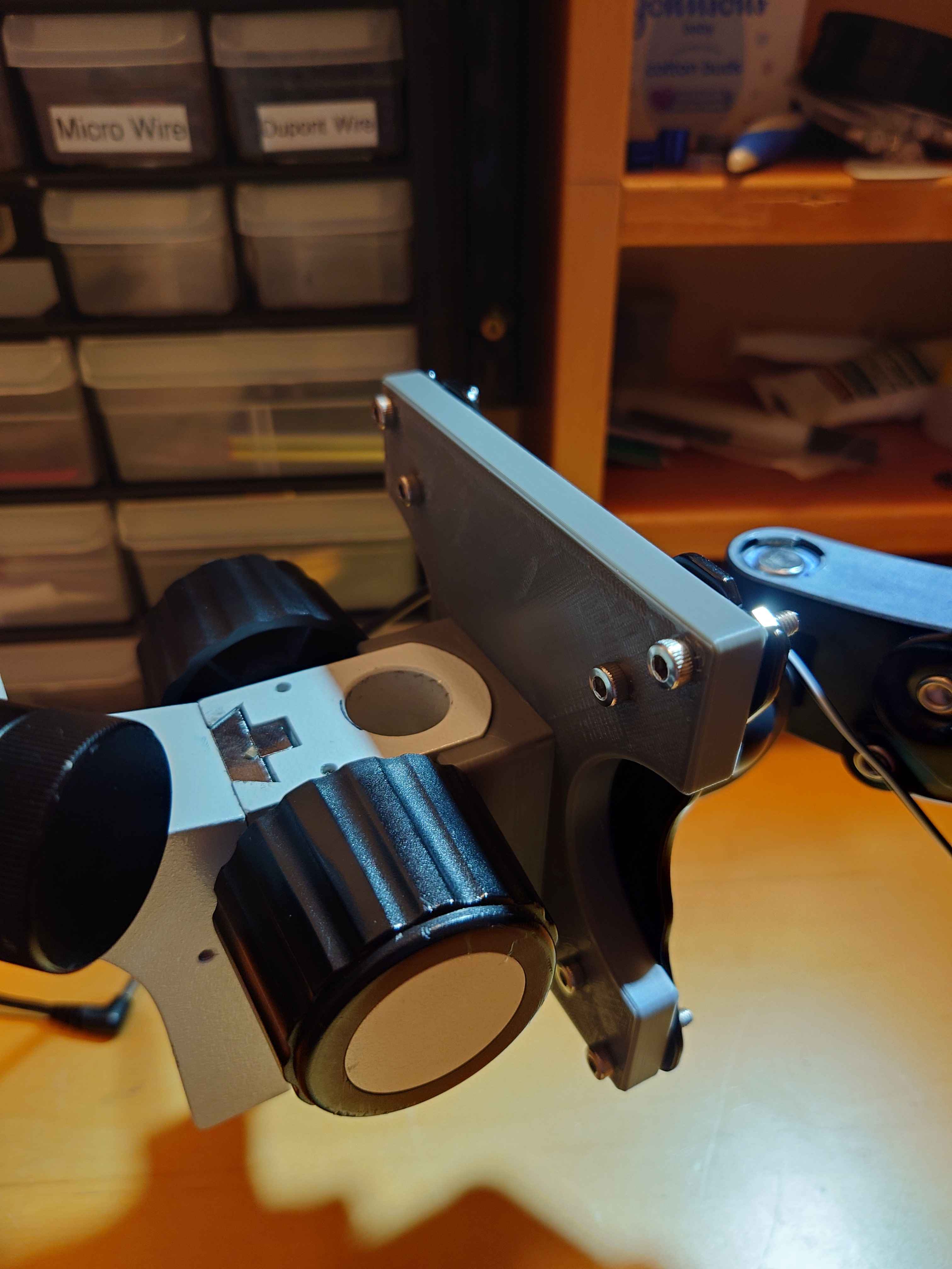 Novex Trinocular Stereo Microscope to VESA 75/100 Mount Adapter