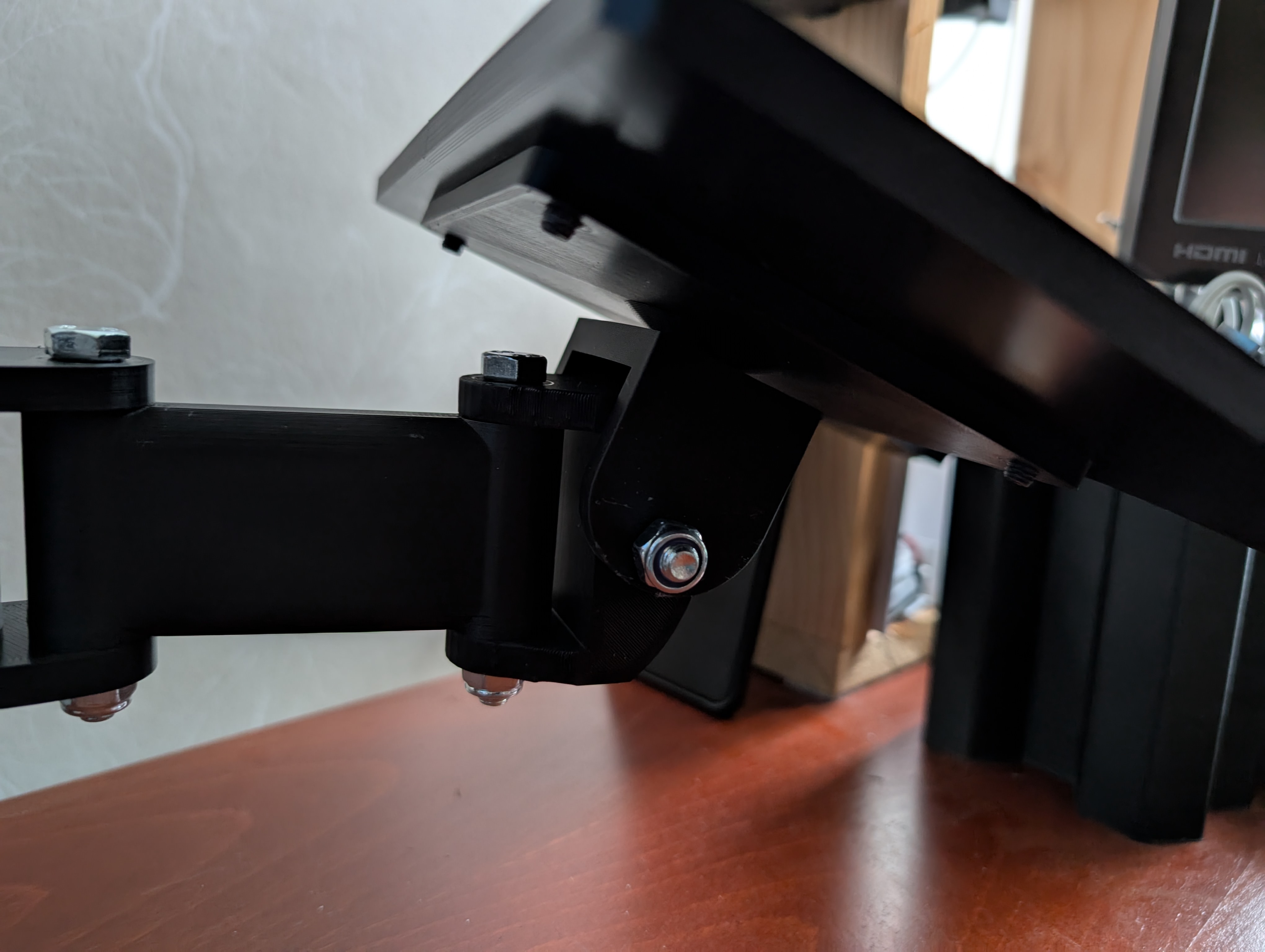 Modular VESA monitor arm - extended joint