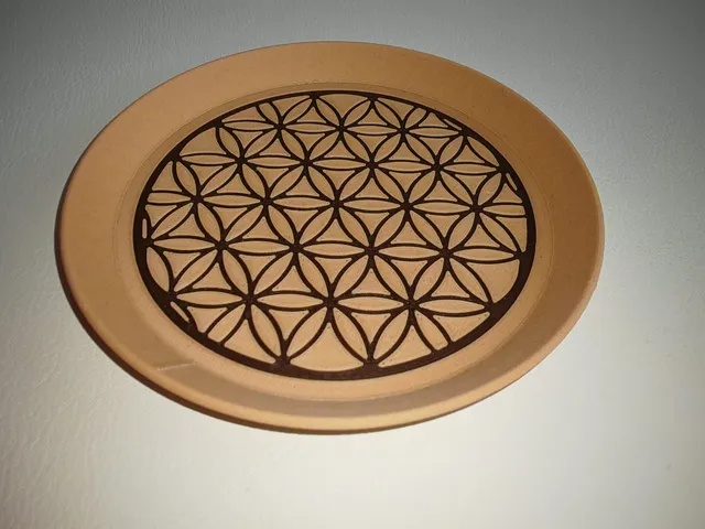 Saucer with flower of life/ Untertasse mit Lebensblume