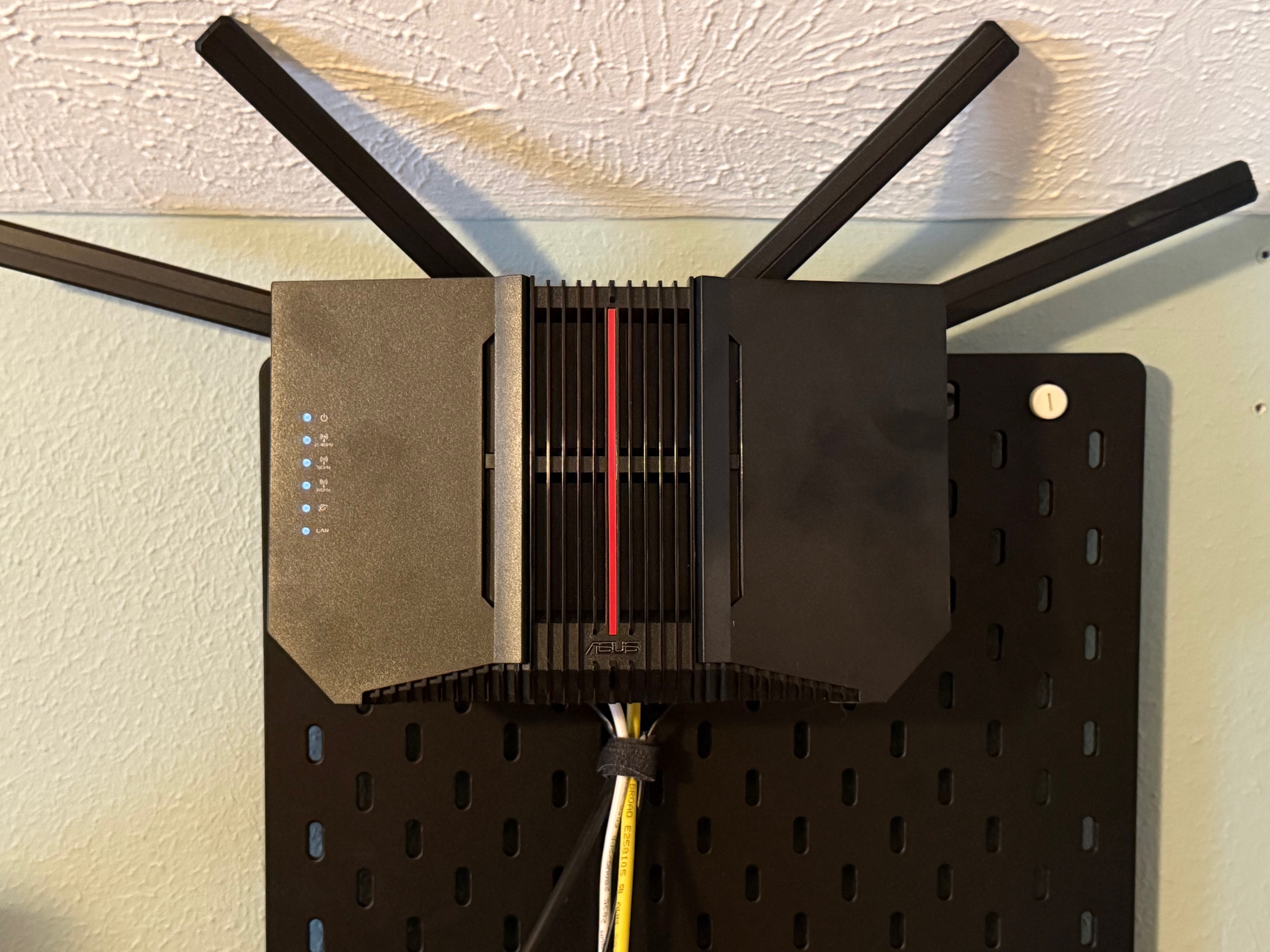 Skadis mount for Asus RT-BE92U