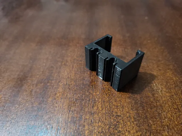Vcom NVMe enclosure cable clip