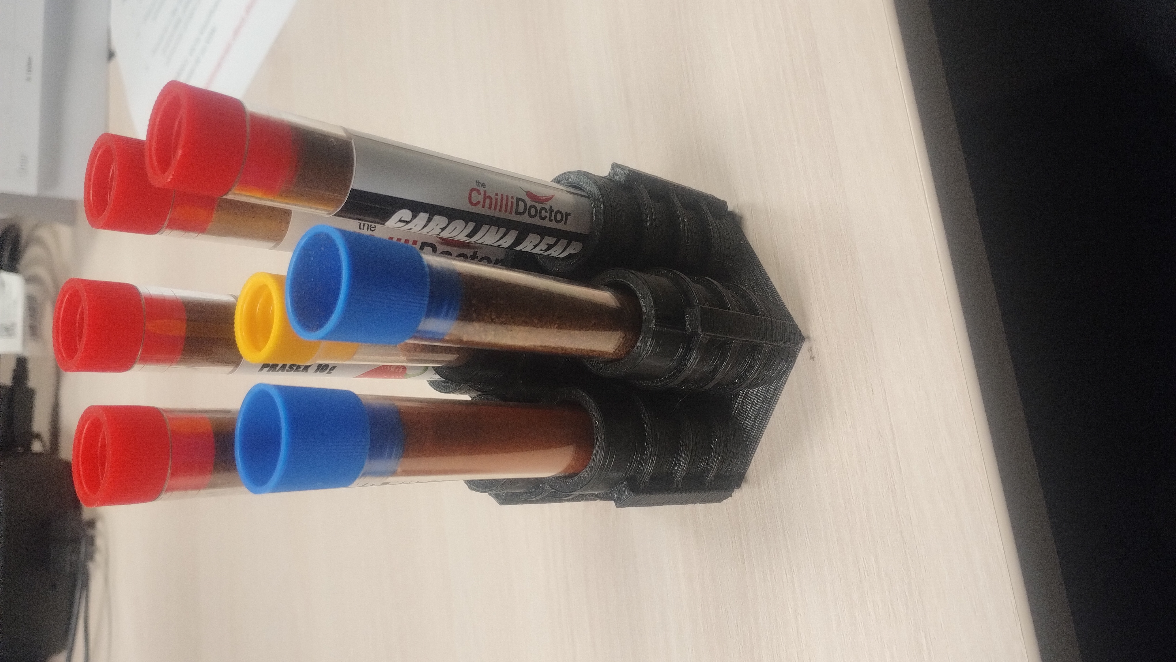 Držák na zkumavky s chilli