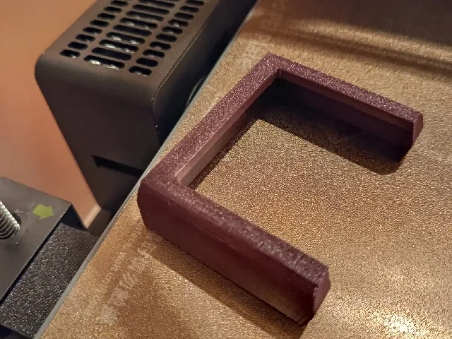 Distanzrahmen für Chitu H2 in Flashforge AD5M - Spacer Frame for Chitu H2 in Flashforge AD5M