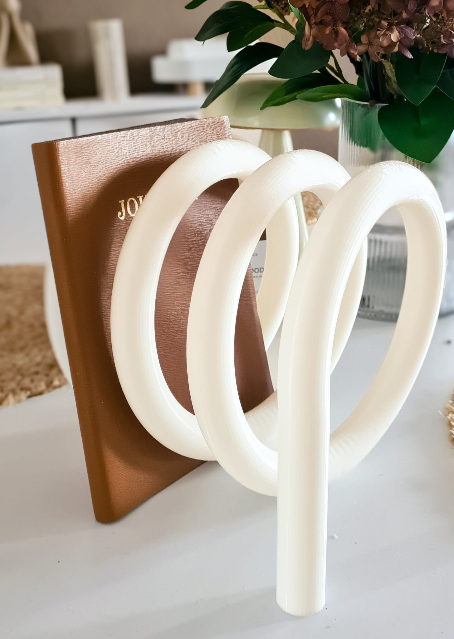 Triple Arc Magazine Holder – Modern Minimalist Newspaper Rack