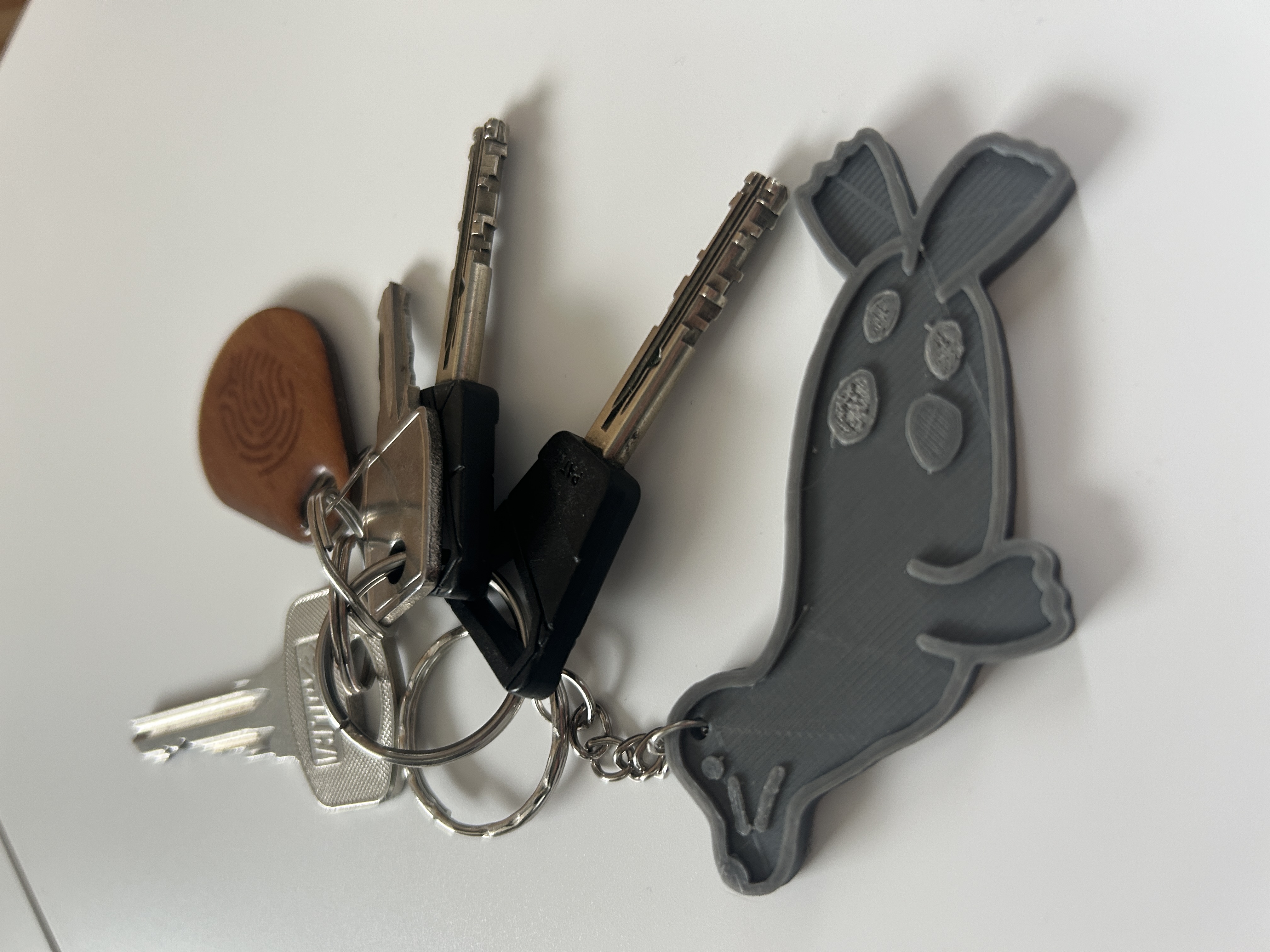 Minimalist Seal Keychain – Hand-Drawn Style