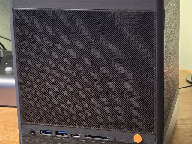 Cool & quiet case for Ryzen AI Max+ 395 Sixunited AXB35 boards