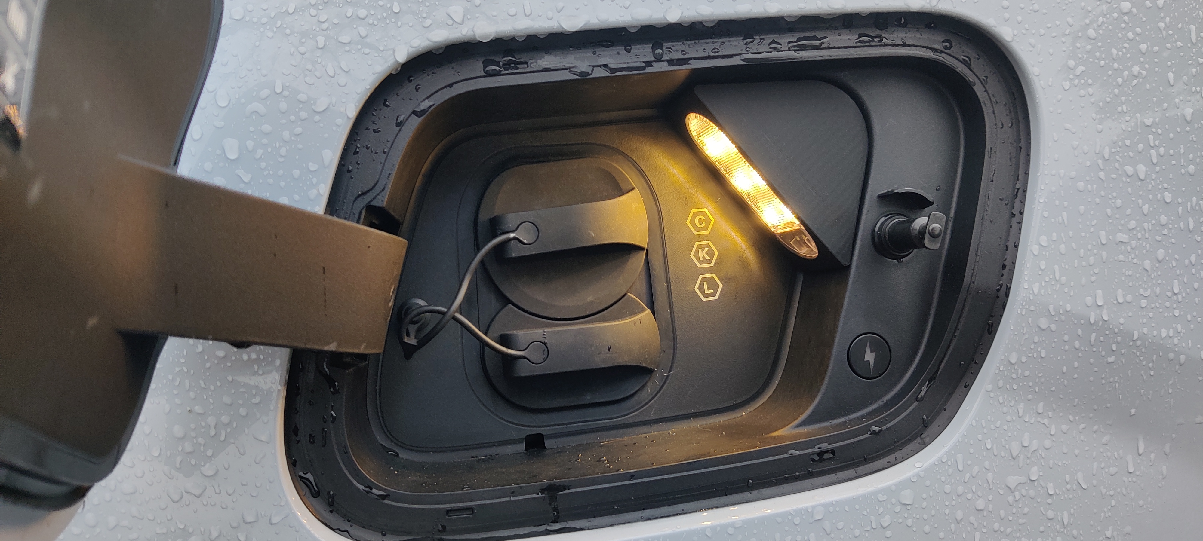 Volvo EX30 Chargeport light