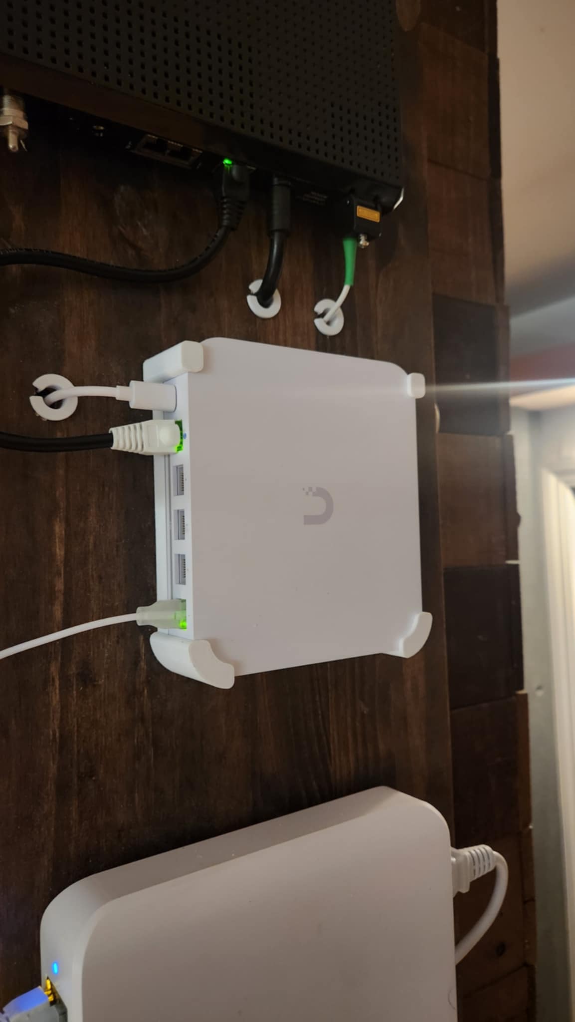 Cloud Gateway Max / UCG Max Vertical Wall Mount