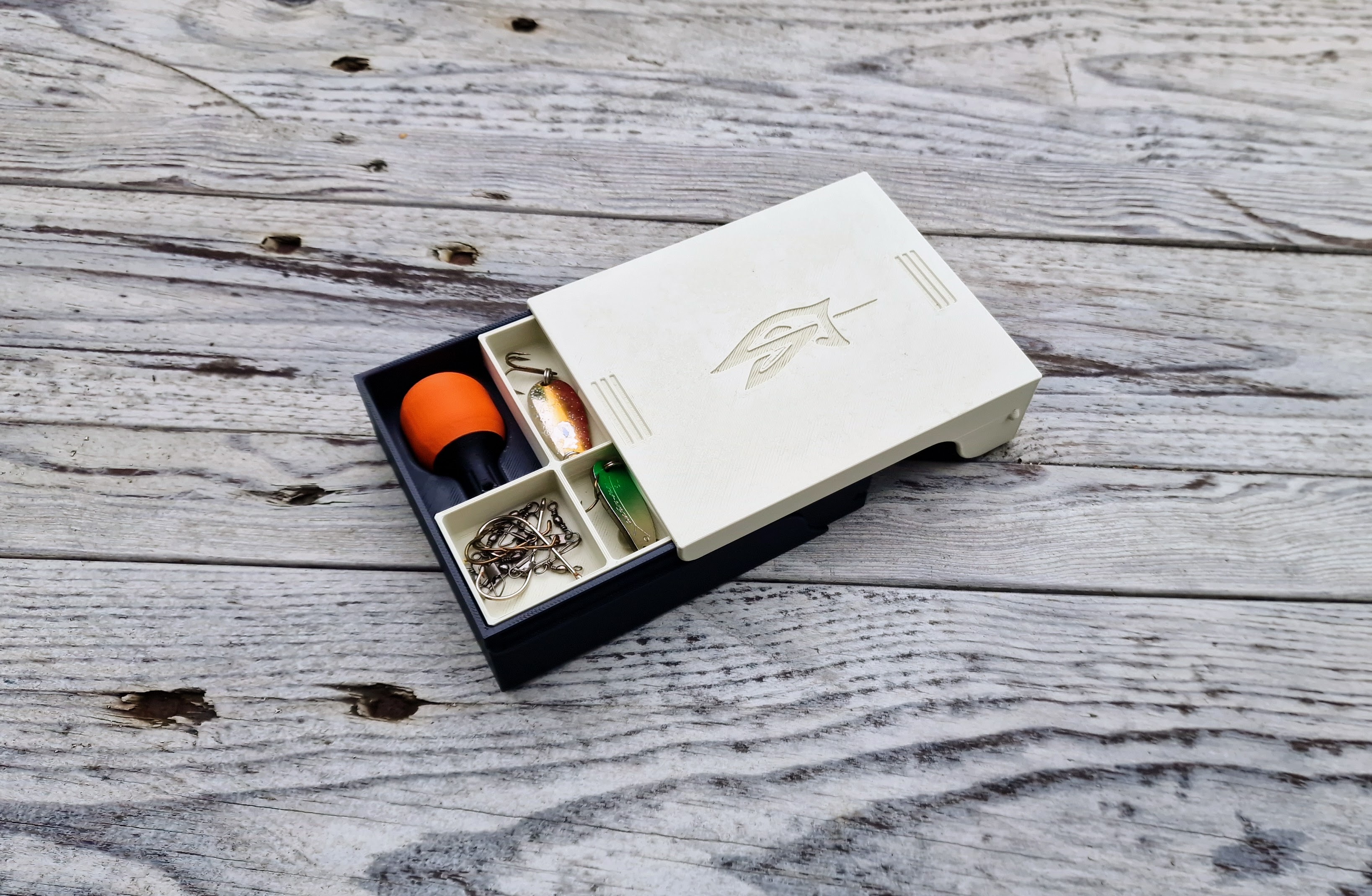 Medium two-compartment tackle box