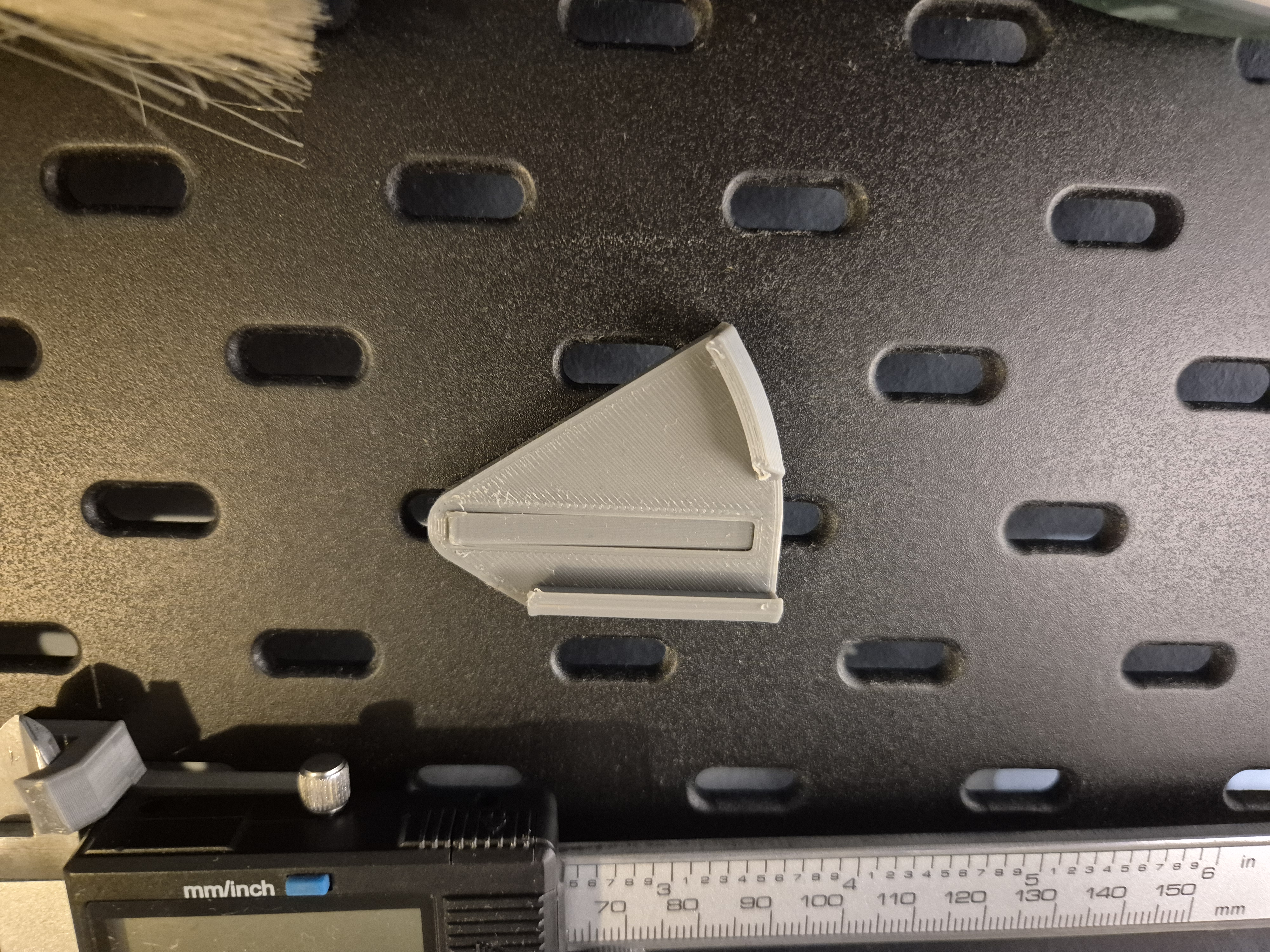 Basic protractor holder for IKEA Skadis — thumbnail 2