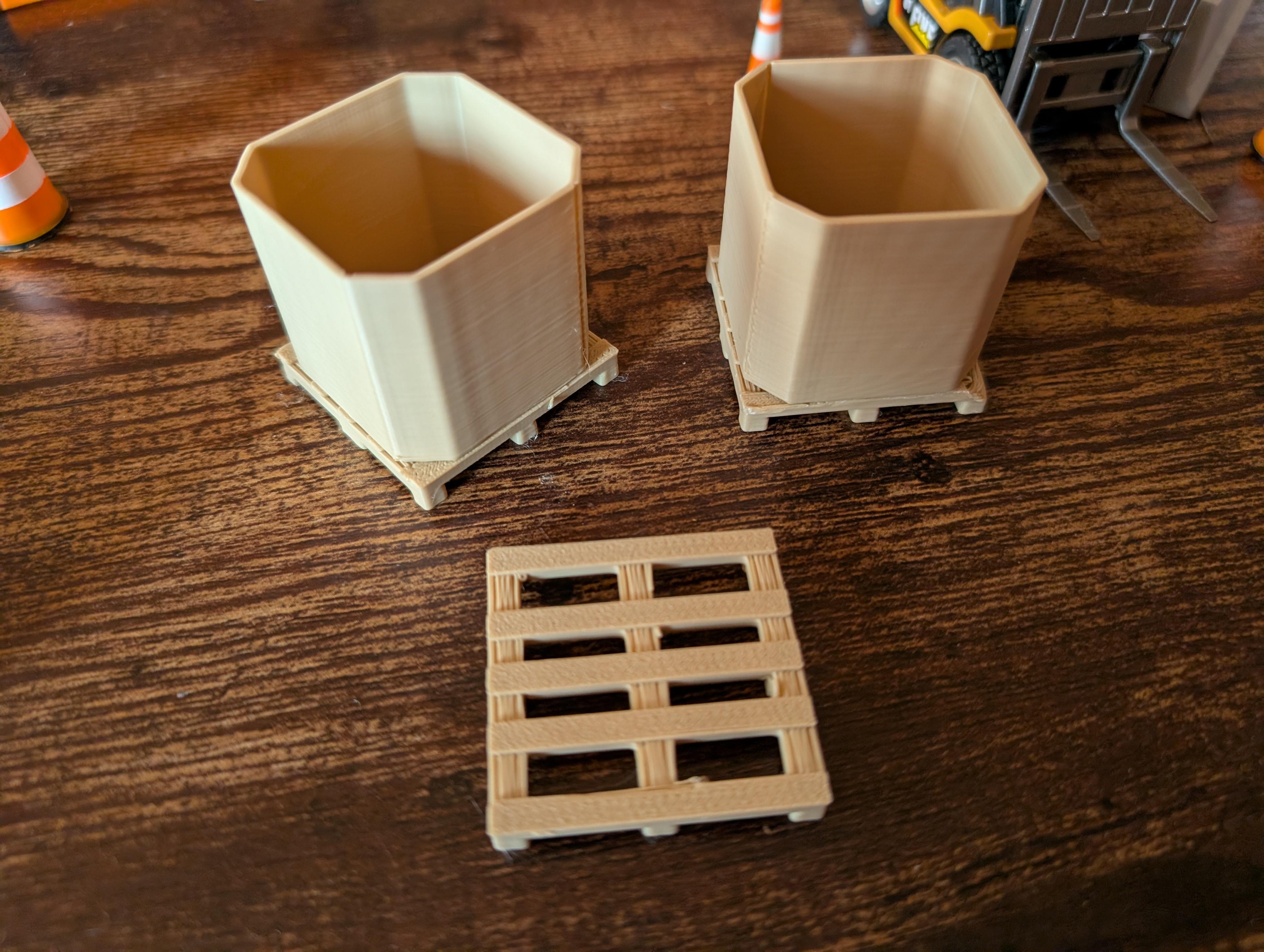 1:32 Scale Pallets & Produce Bins – Forklift & Warehouse Props Pallet Bin Tri wall