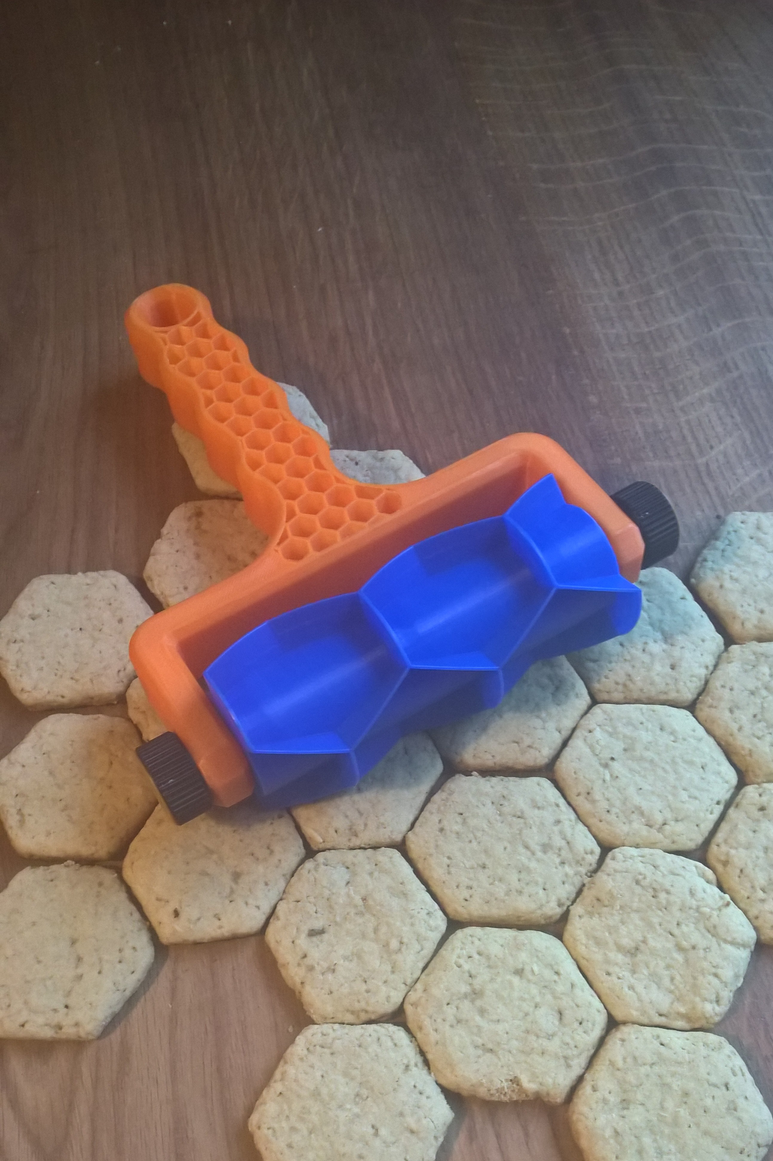 Miniatura 2 do modelo 3D Hexagon Cookie Roller Cutter