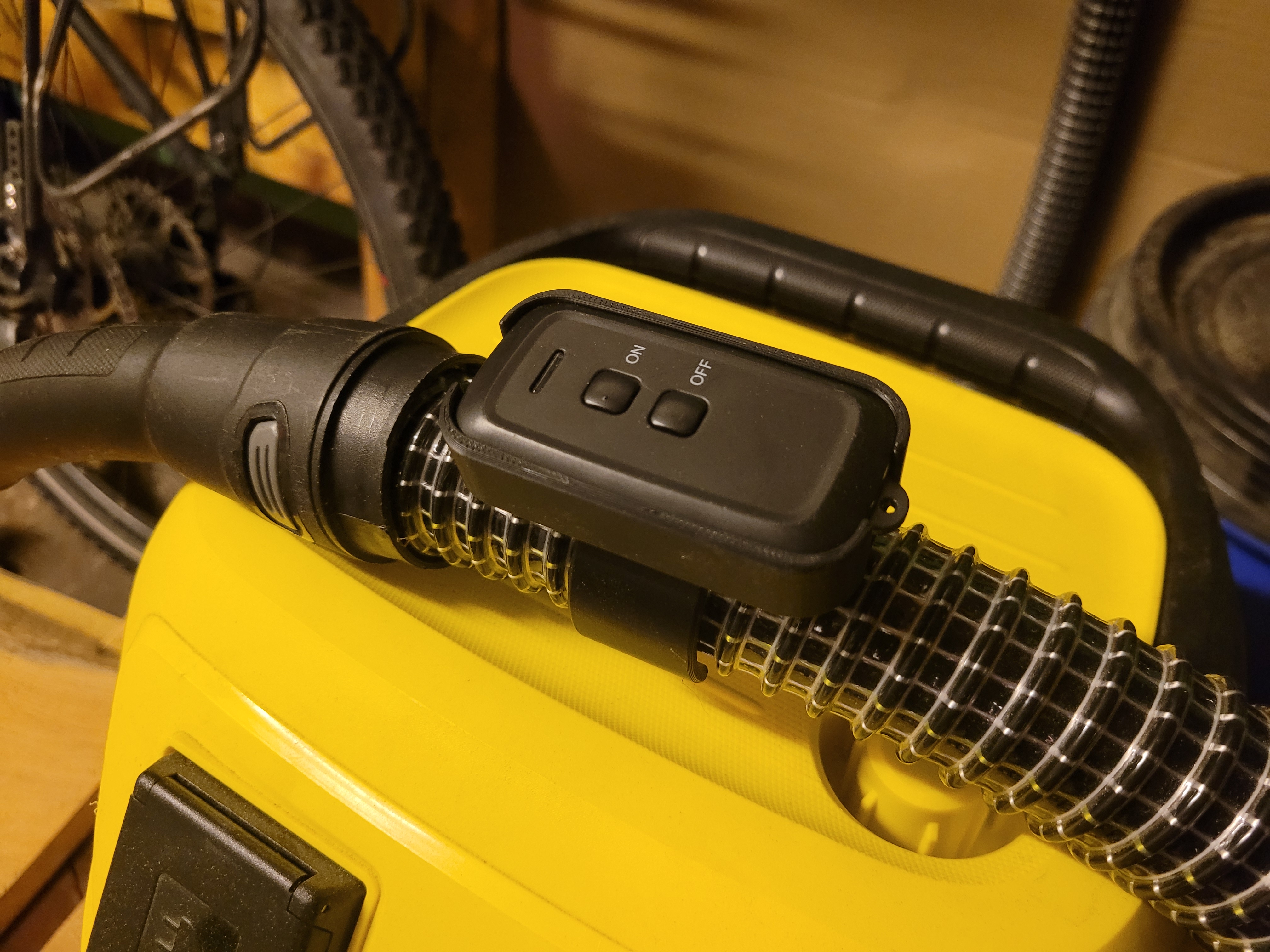 Vacuum Cleaner Remote Control for less than 20,-€ (with wireless socket)
