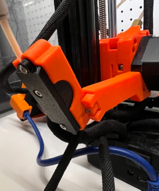 Prusa Mini filament sensor holder arm with anti-rotation tabs