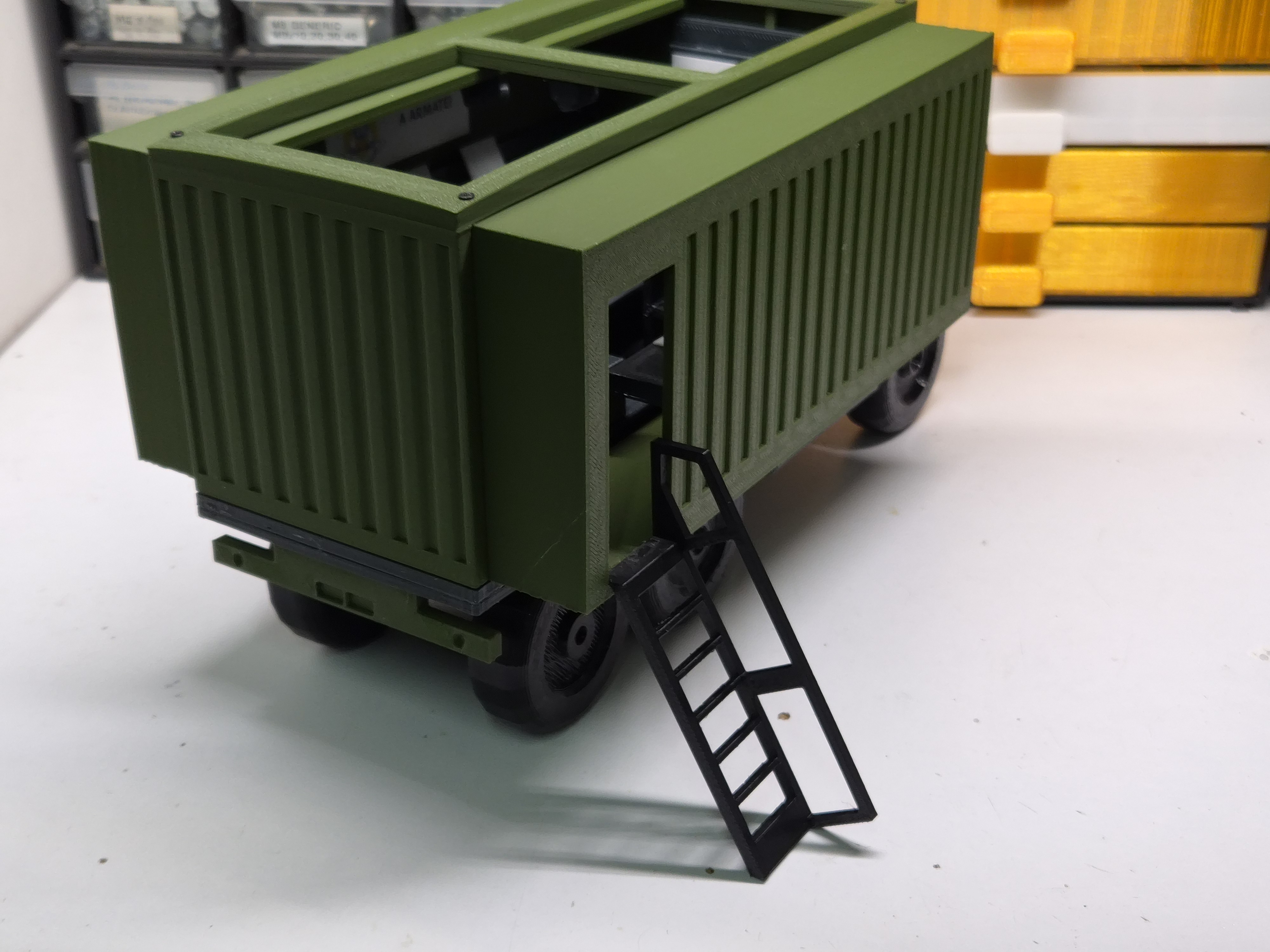 Heavy Tactical Truck with Multimedia Container ISO 20 — miniatura 14