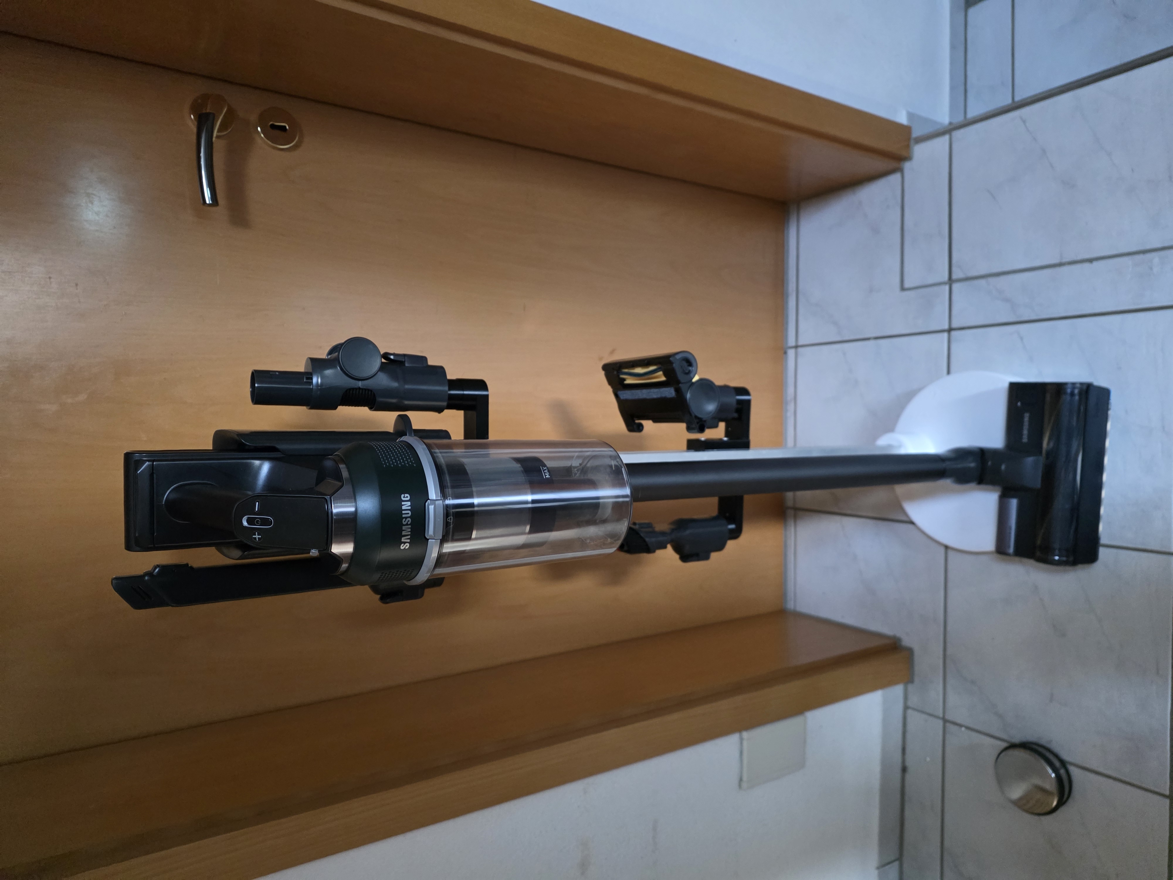 Cordless vacuum cleaner Samsung Jet 85 stand (Akku Staubsauger Samsung Jet 85 Ständer)