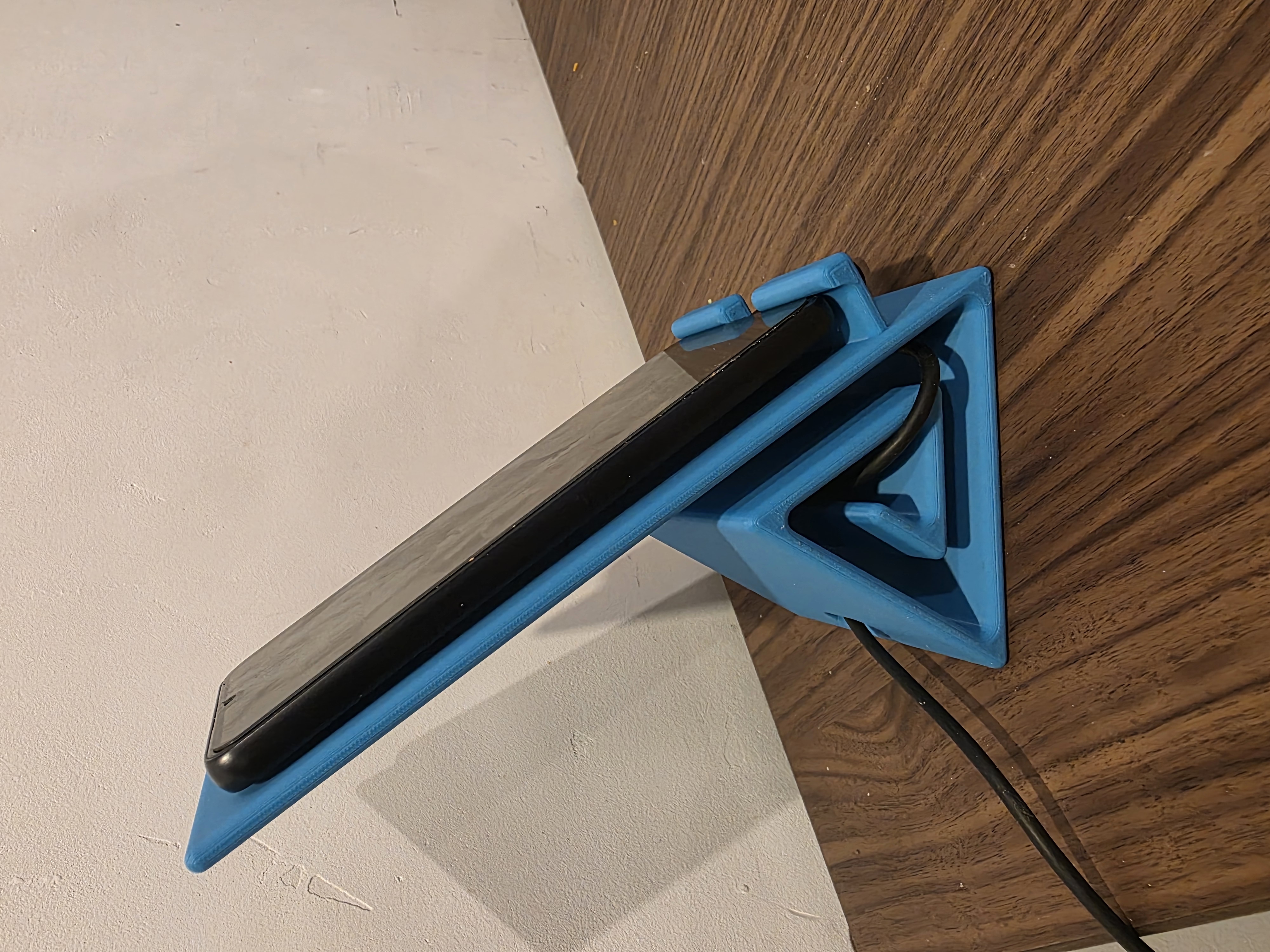 Phone Stand with Triangle Spiral Design