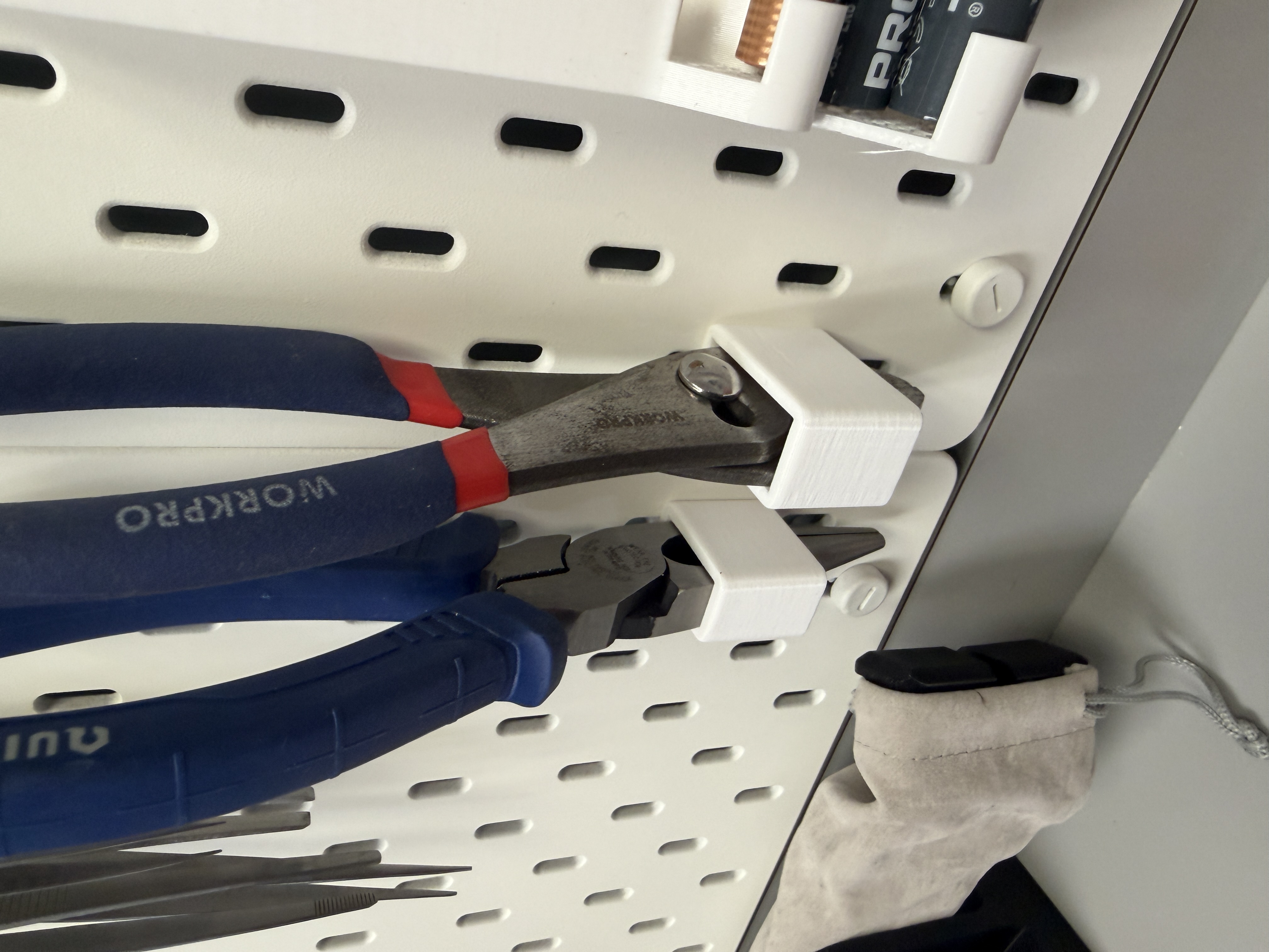 Skadis Sideways Pliers Holder