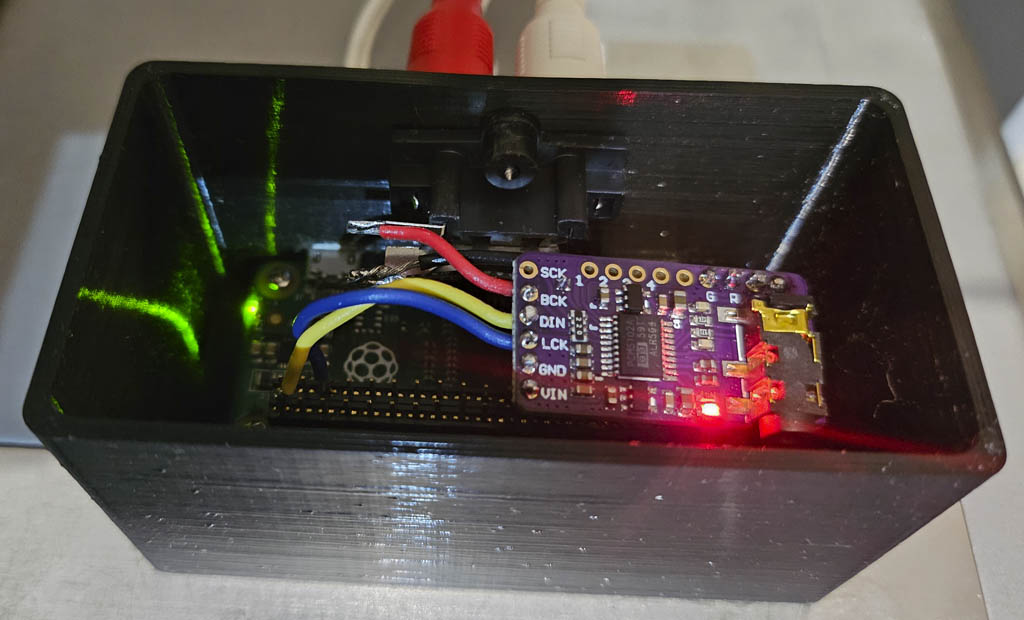 Raspberry Pi Zero + stereo output sockets case customisable parametric OpenSCAD — miniatura 3