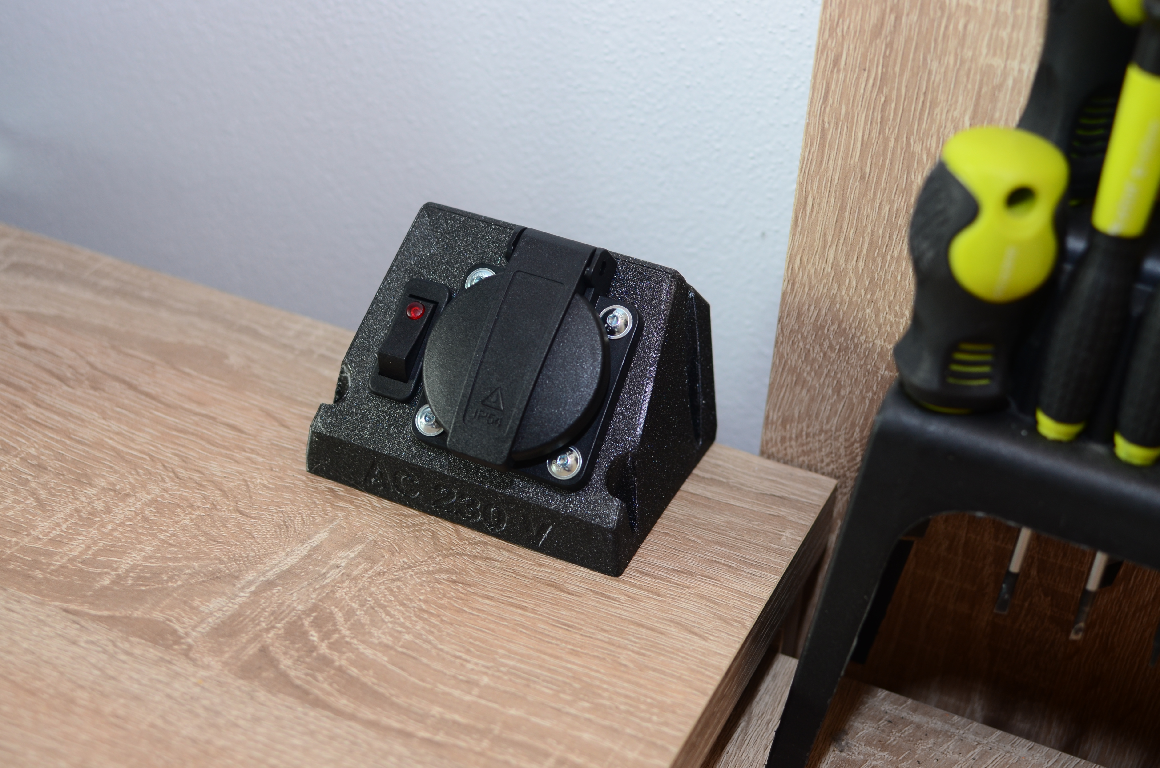 Miniatura 2 do modelo 3D 230 V desktop socket