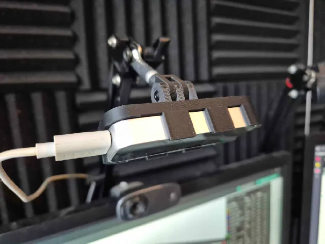 LeapMotion mount for camera / mic stand screw