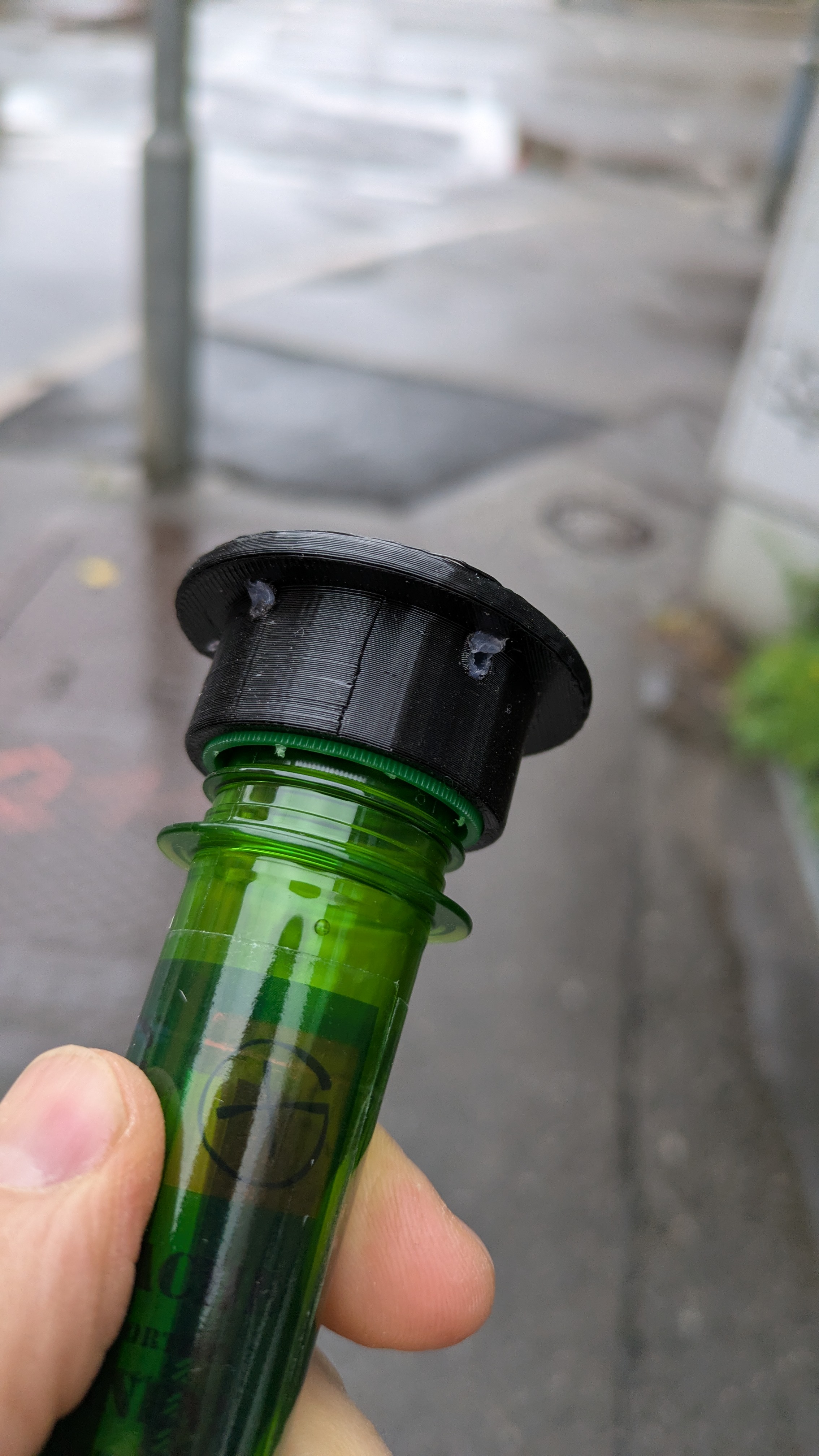 Geocache Petling hat for manhole cover / Petling Hut für Gullideckel optimiert