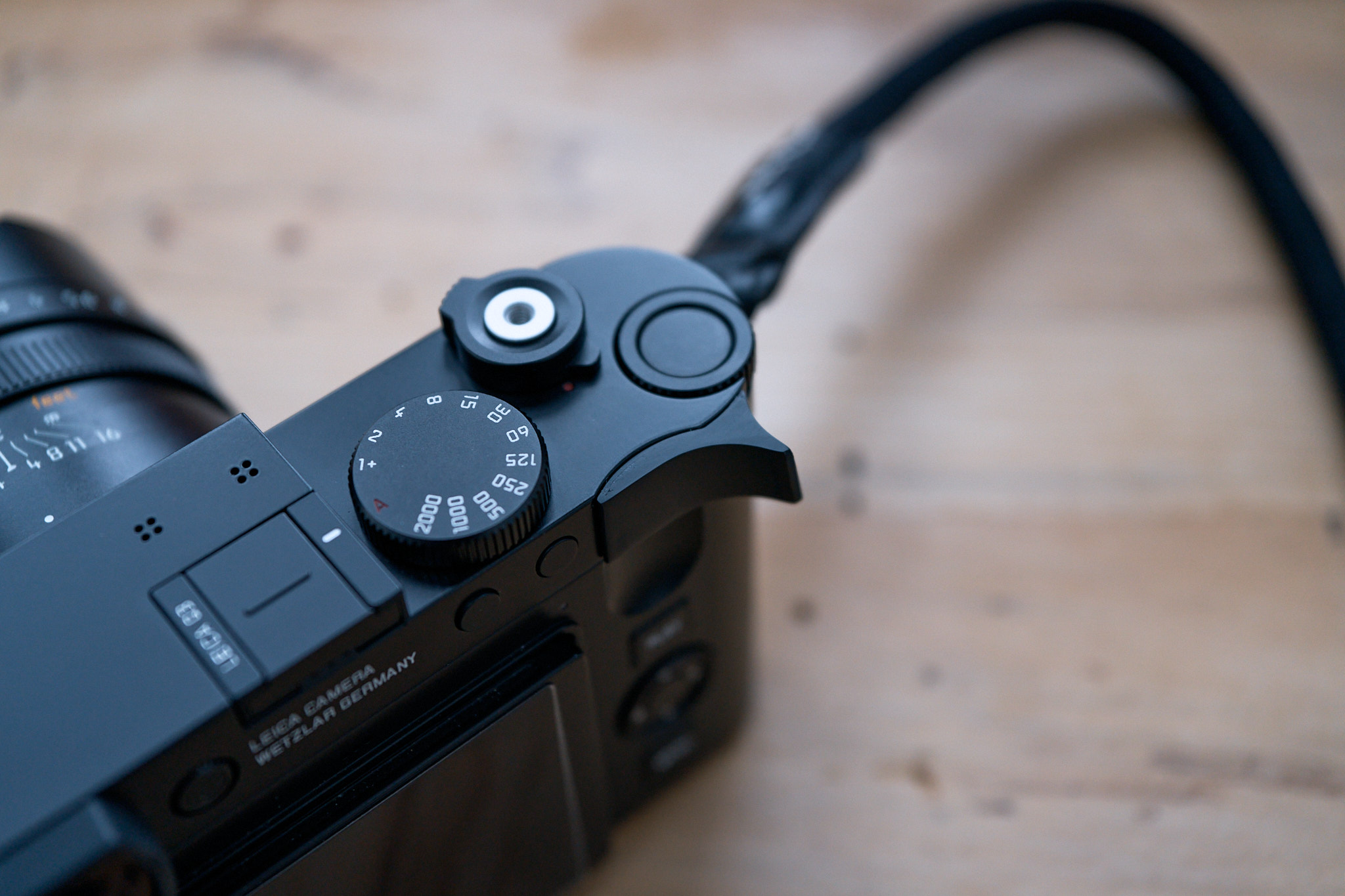 Hitchhiker thumb grip for Leica Q