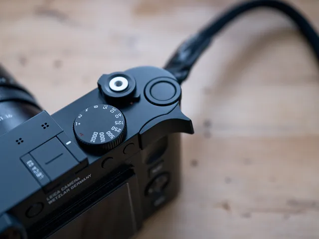Hitchhiker thumb grip for Leica Q