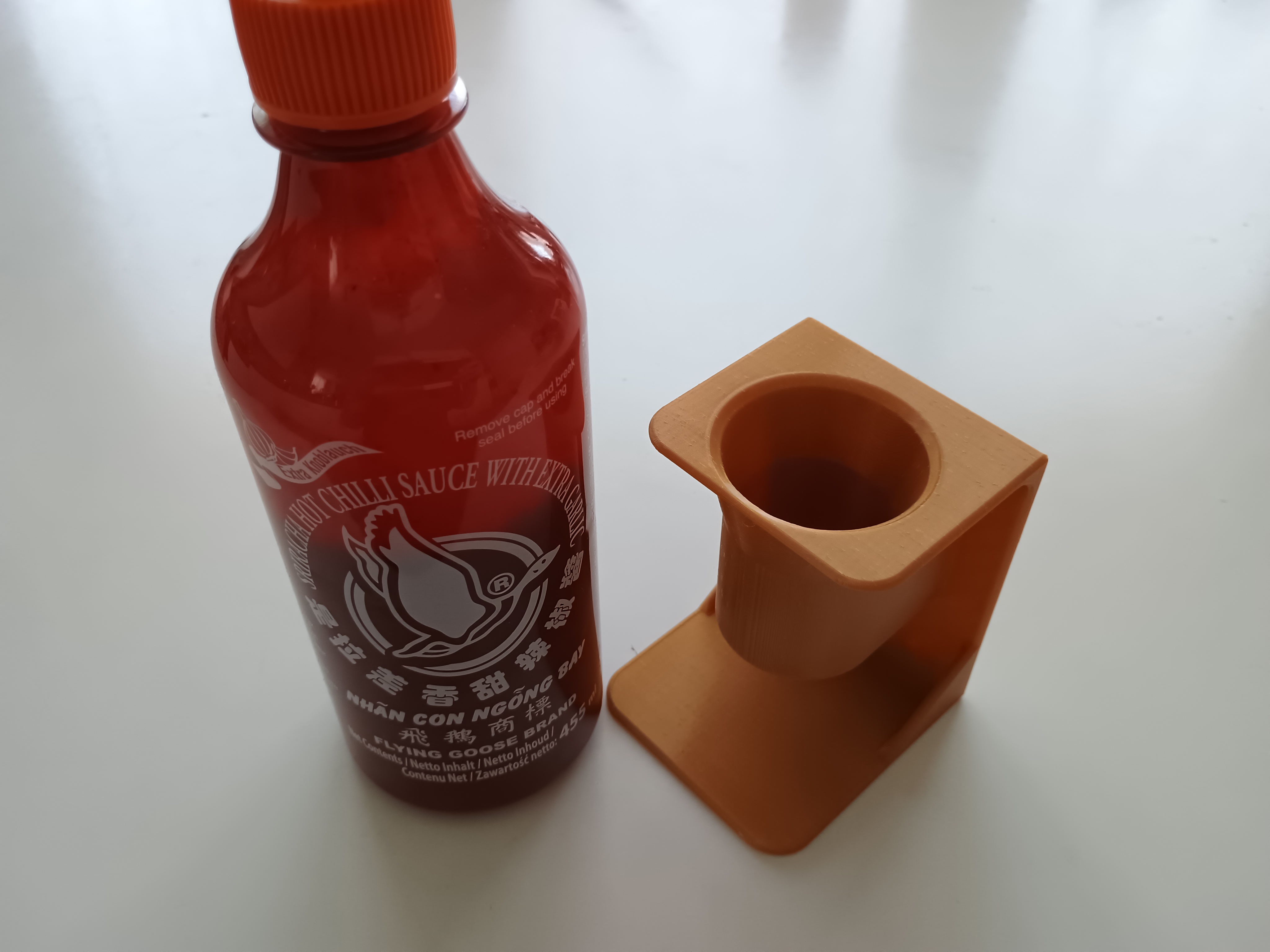 Sriracha Chilli Sauce Bottle Stand / Stojánek na chilli omáčku Sriracha