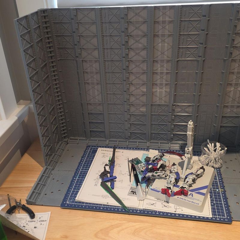 Modular Gunpla Mech Hanger Diorama by J T | Download free STL