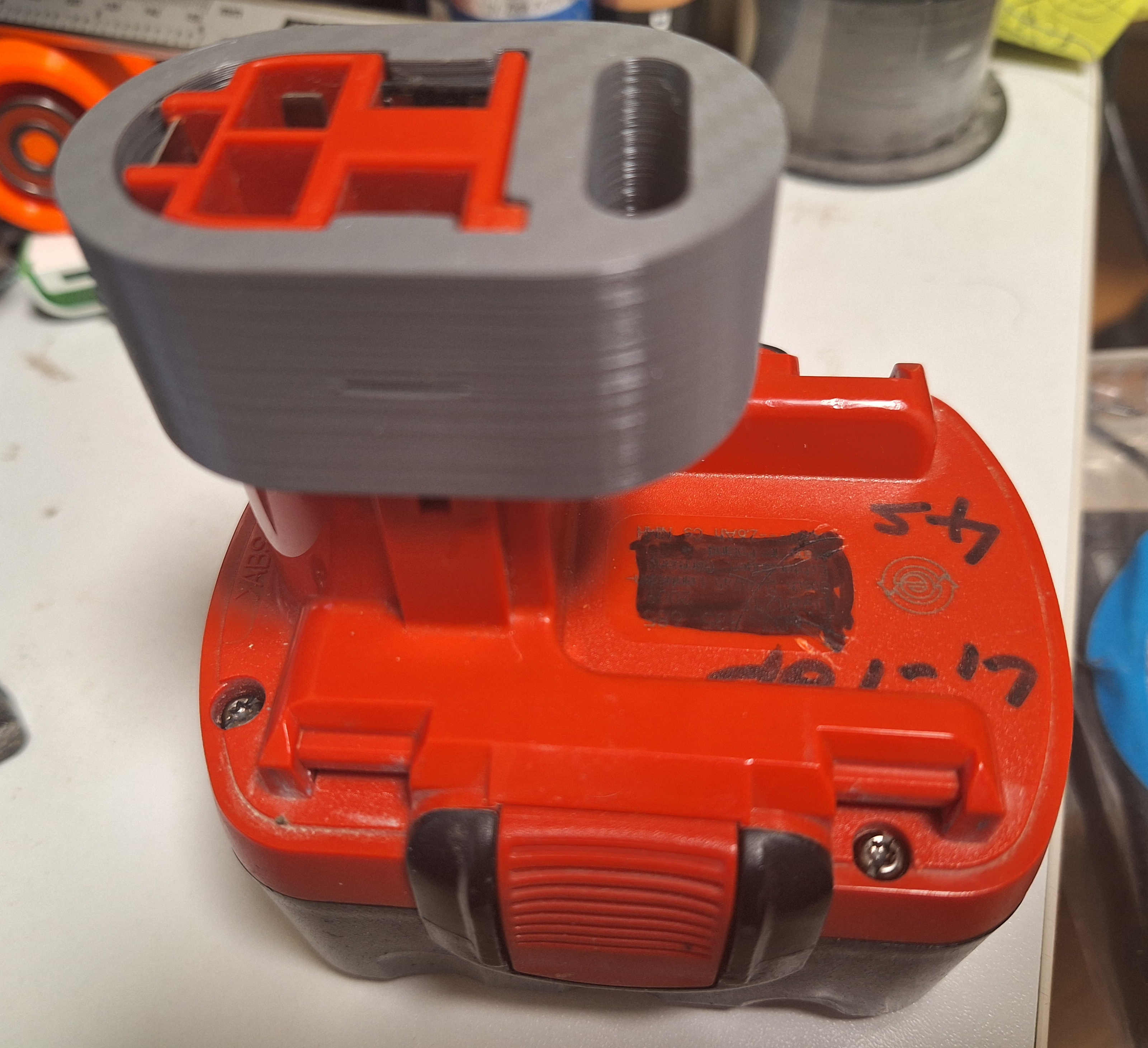 Charging state for the Bosch refurbished 14.4 V battery
