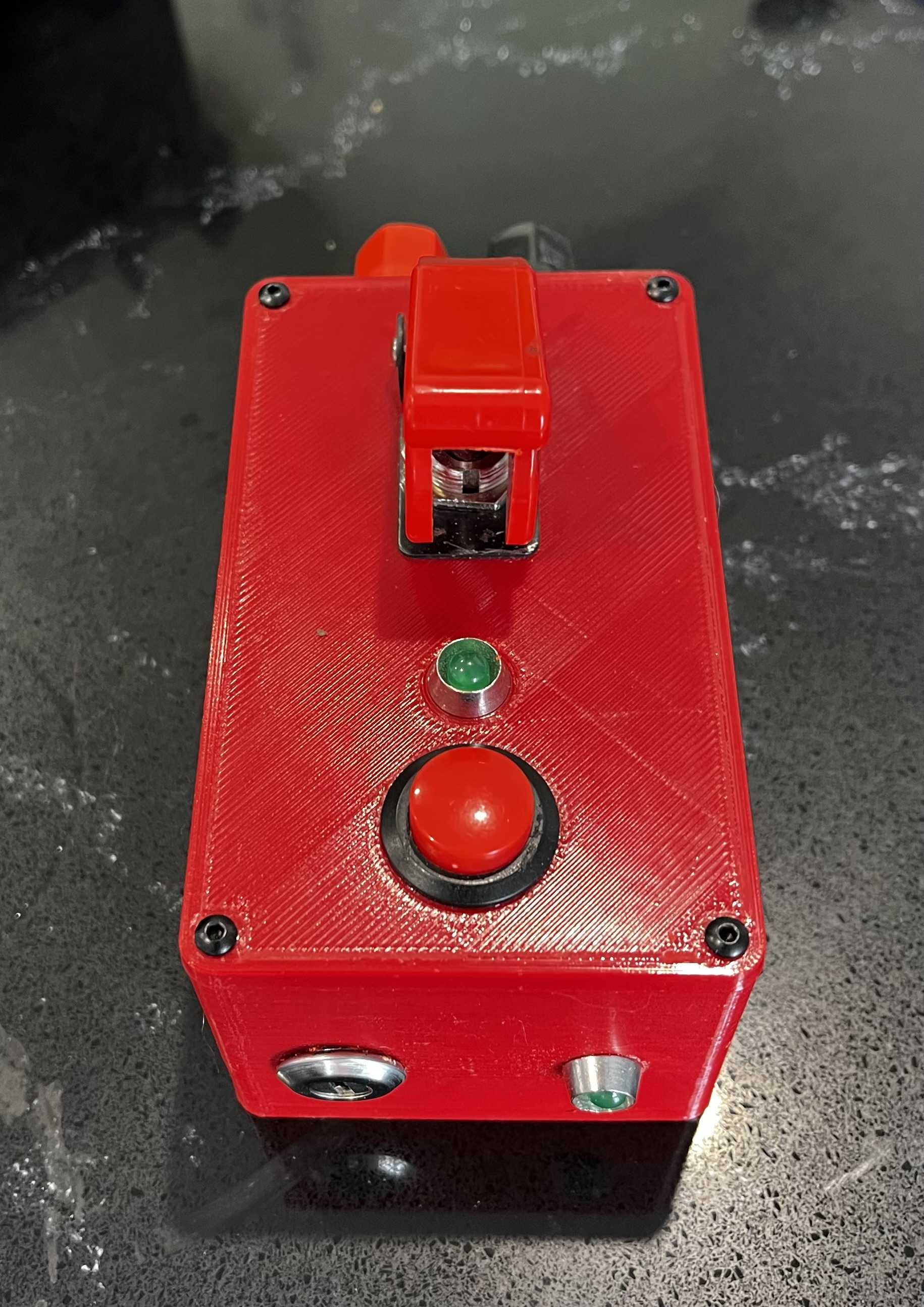 Miniatura 2 do modelo 3D Model Rocket Launch Controller