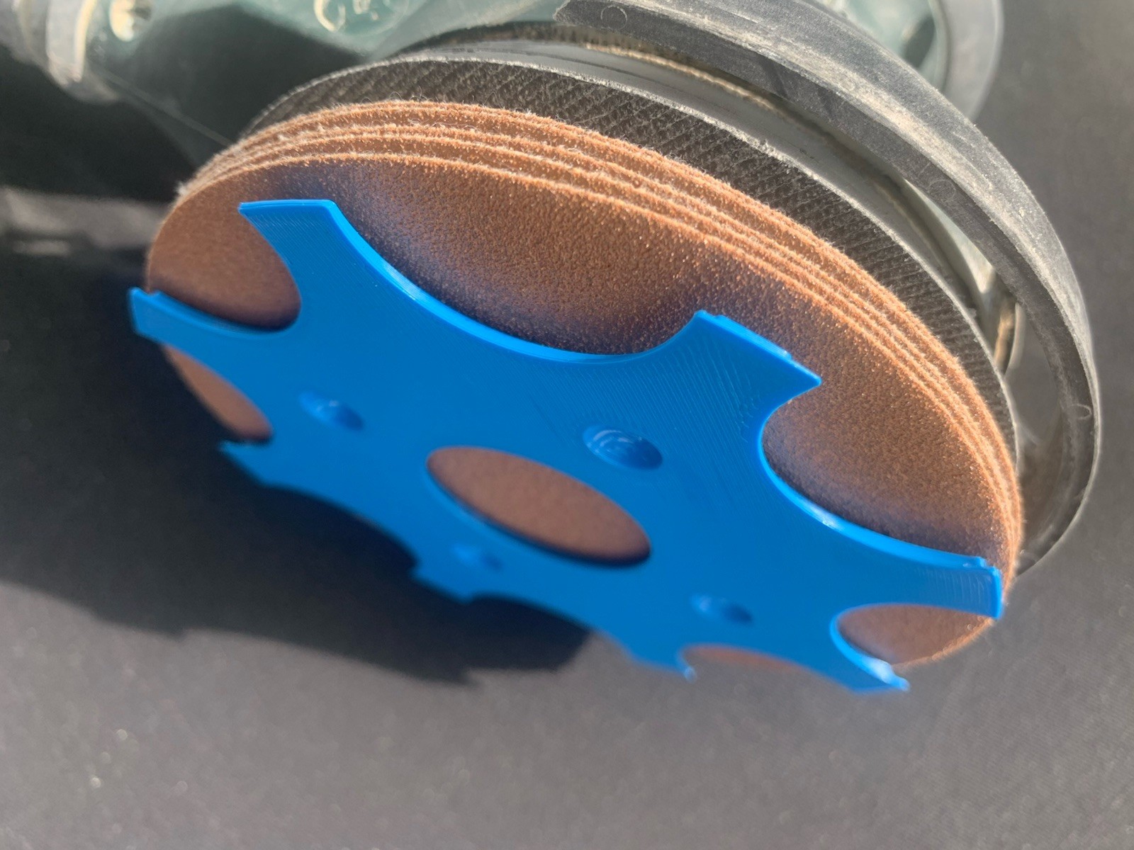 Orbital Sander Disc Aligner ••• bracket, clip, loader, random — miniatura 3