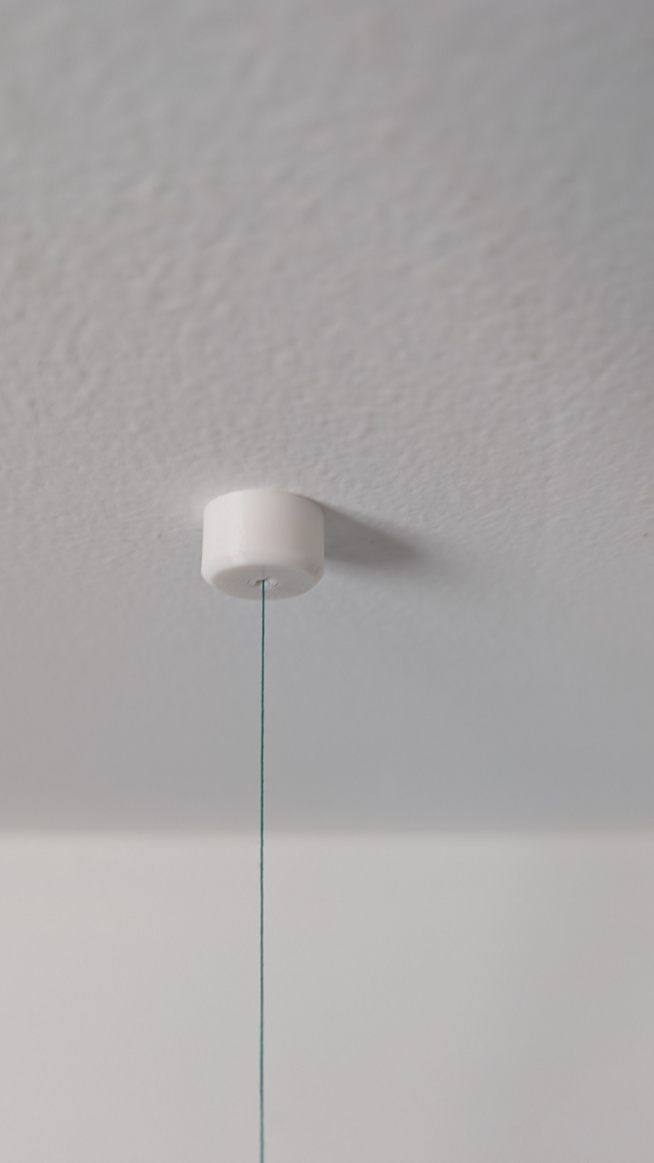 Clean Ceiling Mount for Strings