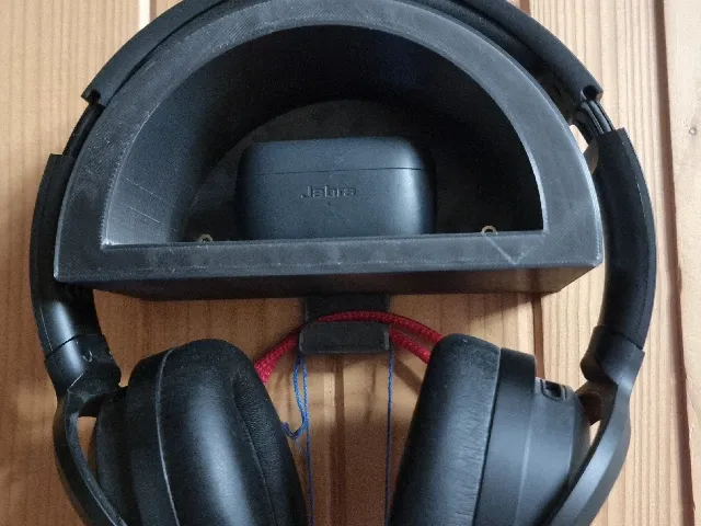 Headphones wall hanger with shelf